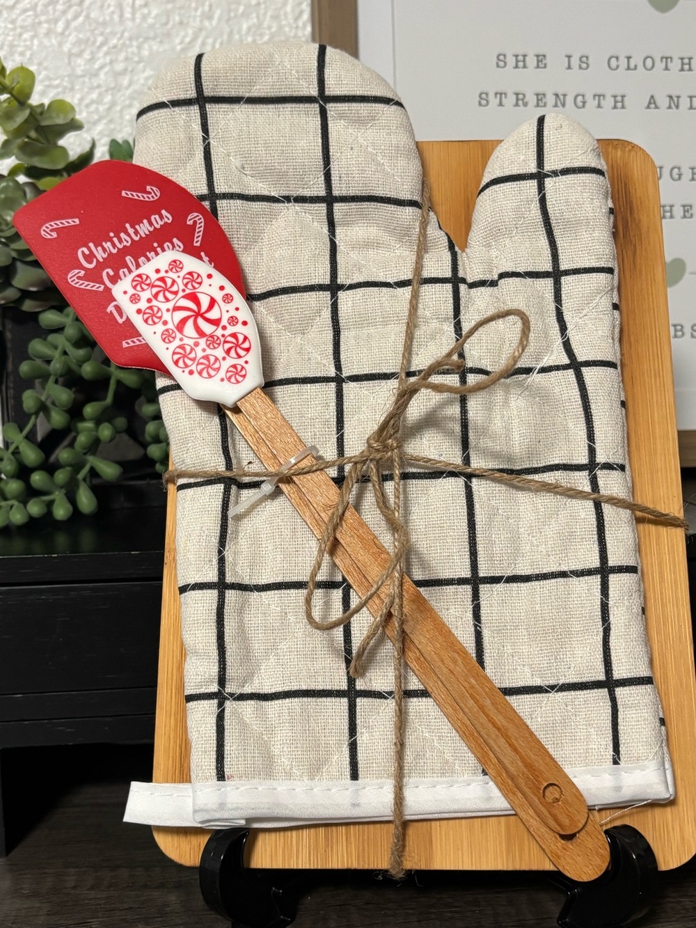 Hand Crafted Cutting Board Holiday Gift Set - Bake It